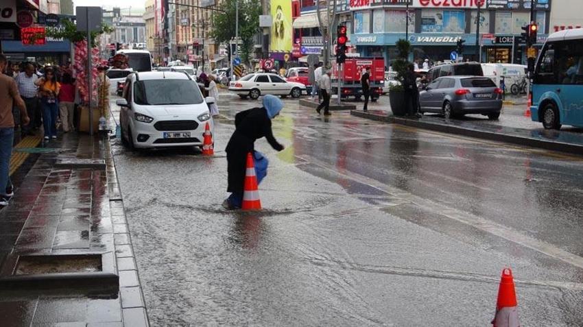 Meteoroloji son hava tahmin raporunu açıkladı: Sıcaklıklar artıyor, gök gürültülü sağanak yağışlar geliyor