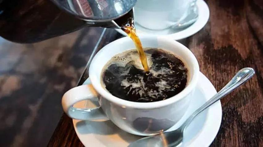 Kahve sevenlerin deneyeceği bir tüyo daha çıktı; Bir fincana bir kaşık ekleyince botoks etkisi yapıyor
