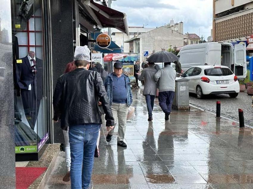 Yağmur kuvvetli şekilde geri dönüyor! İstanbul dahil 16 il için saat verildi