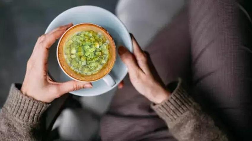 Ülkede yok satıyor! Yeşil soğanla kahveyi karıştırıp içtiler: Çin'den dünyaya yayılan tarif TikTok'da trend oldu
