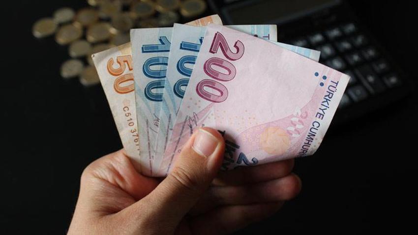 Emekli maaşına ek zam müjdesi! Milyonlar bekliyordu hesaba yatıyor, kritik tarih verildi