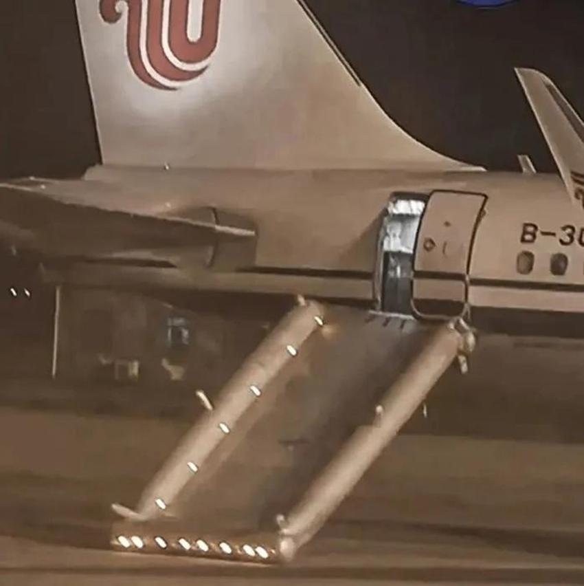 Çin bu olayı konuşuyor! Uçağın acil çıkış kapısını birden açtı, nedeni tüm mürettebatı şaşırttı