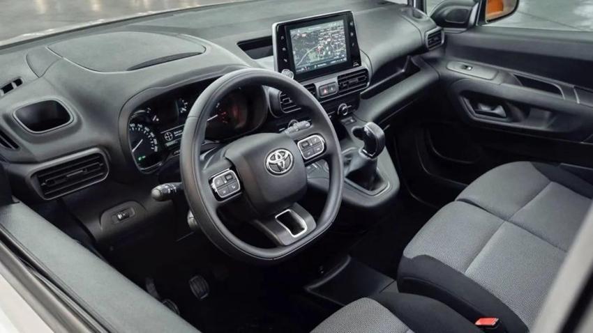Toyota Proace City Türkiye'de yollara çıktı; Bayilerde bu fiyatı kimse tahmin edemedi
