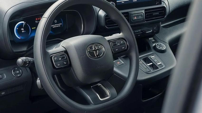 Toyota Proace City Türkiye'de yollara çıktı; Bayilerde bu fiyatı kimse tahmin edemedi