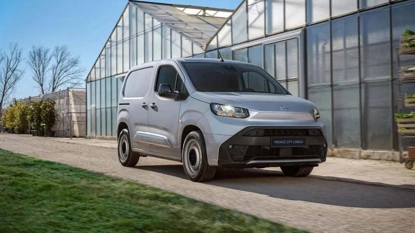 Toyota Proace City Türkiye'de yollara çıktı; Bayilerde bu fiyatı kimse tahmin edemedi
