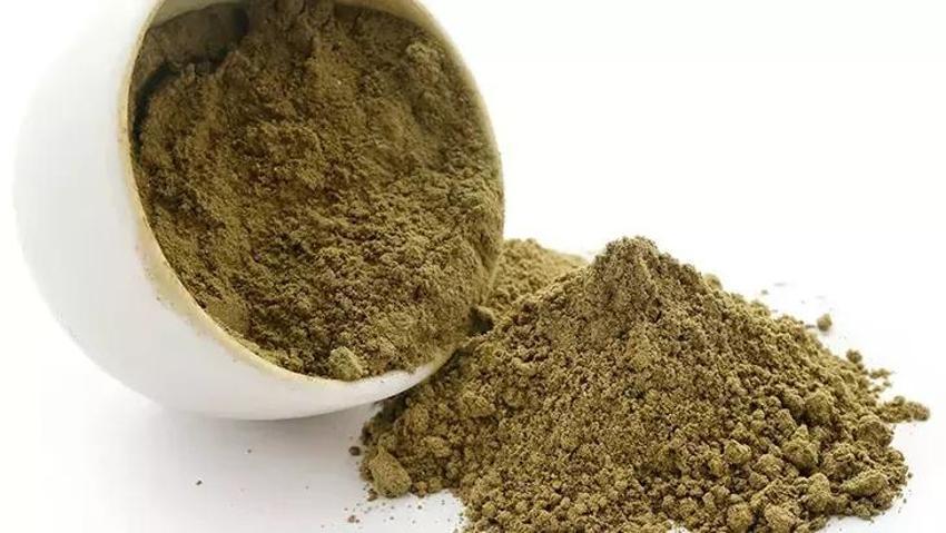 KINA SAÇ UZATIR MI? Saç derisine nüfuz etmesi korkutuyor! Herkes riskli olduğunu düşünüyor ancak etkileri harika