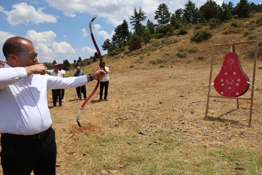 Yüzlerce fotoğrafçı akın etti! Geleneksel Saimbeyli kelebeği gözlem etkinliği başladı 