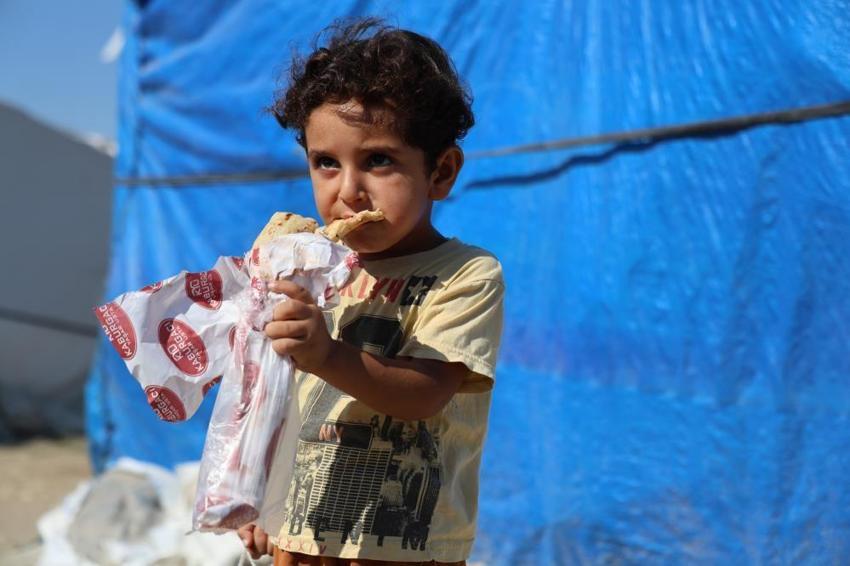 'Dünya Kebap Günü' nedeniyle tarım işçisi ailelere kebap dağıttı! 