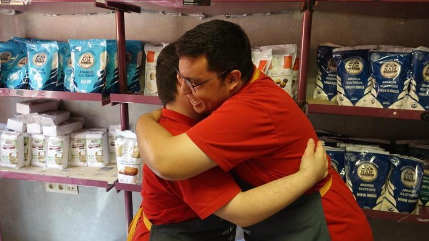 Gaziantep'te özel ihtiyaçlı çalışanlar azimleriyle takdir topluyor