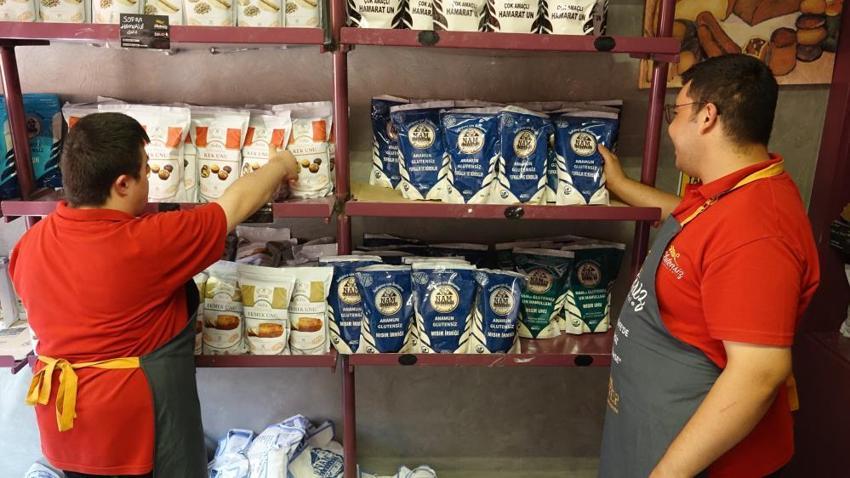 Gaziantep'te özel ihtiyaçlı çalışanlar azimleriyle takdir topluyor