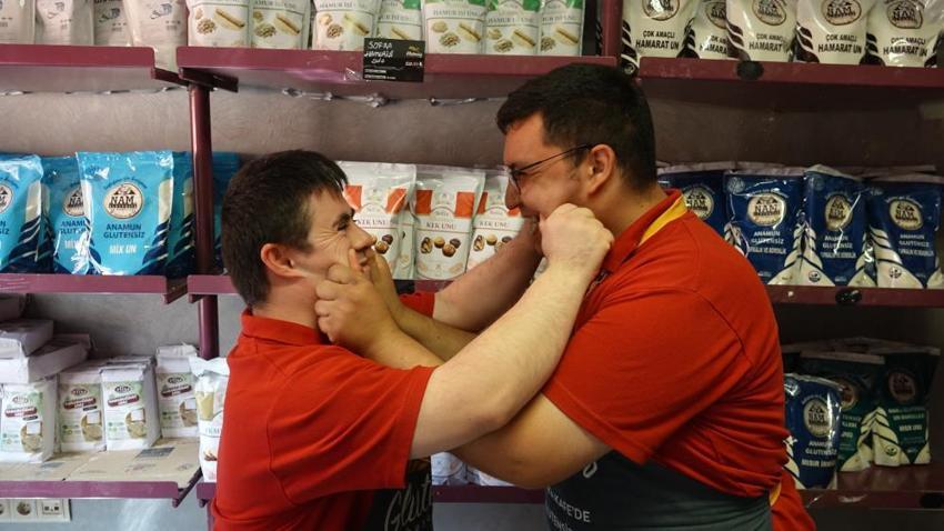 Gaziantep'te özel ihtiyaçlı çalışanlar azimleriyle takdir topluyor