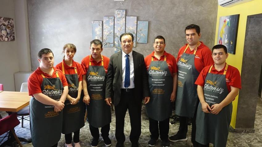 Gaziantep'te özel ihtiyaçlı çalışanlar azimleriyle takdir topluyor