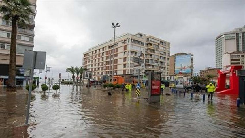 İzmir olası bir depremde sular altında kalabilir: Neredeyse şehrin tamamı denizin içinde olacak