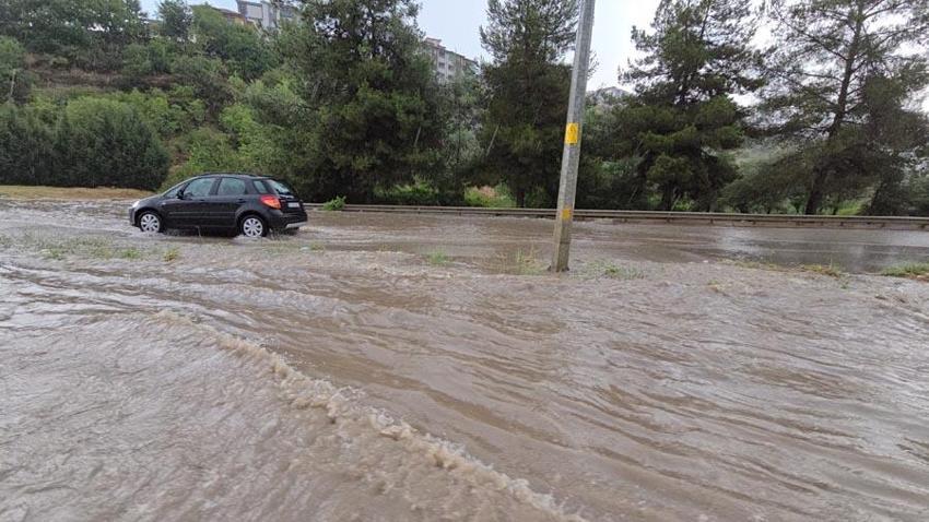 Son hava durumu raporu yayınlandı Meteoroloji'den sağanak ve sel uyarısı geldi