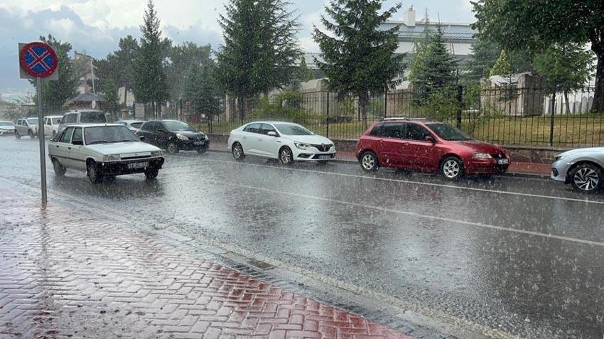 Son hava durumu raporu yayınlandı Meteoroloji'den sağanak ve sel uyarısı geldi