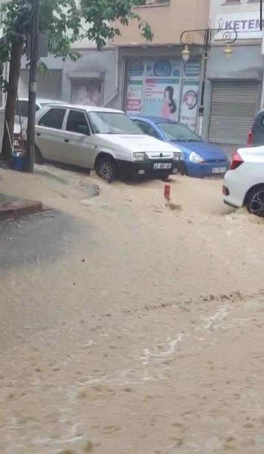 Son hava durumu raporu yayınlandı Meteoroloji'den sağanak ve sel uyarısı geldi