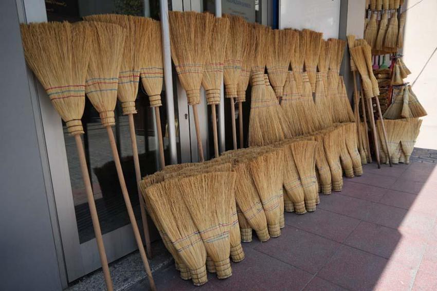 3 metrekarelik dükkandan robotlara meydan okuyor! Kadınlar 400 liradan kapış kapış alıyor