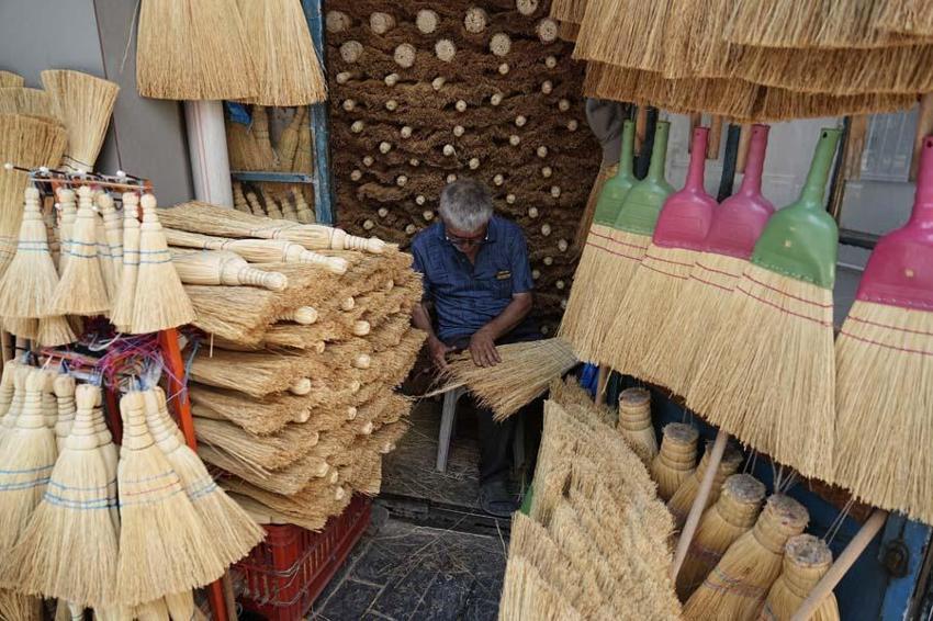 3 metrekarelik dükkandan robotlara meydan okuyor! Kadınlar 400 liradan kapış kapış alıyor