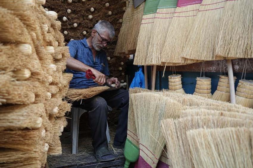 3 metrekarelik dükkandan robotlara meydan okuyor! Kadınlar 400 liradan kapış kapış alıyor
