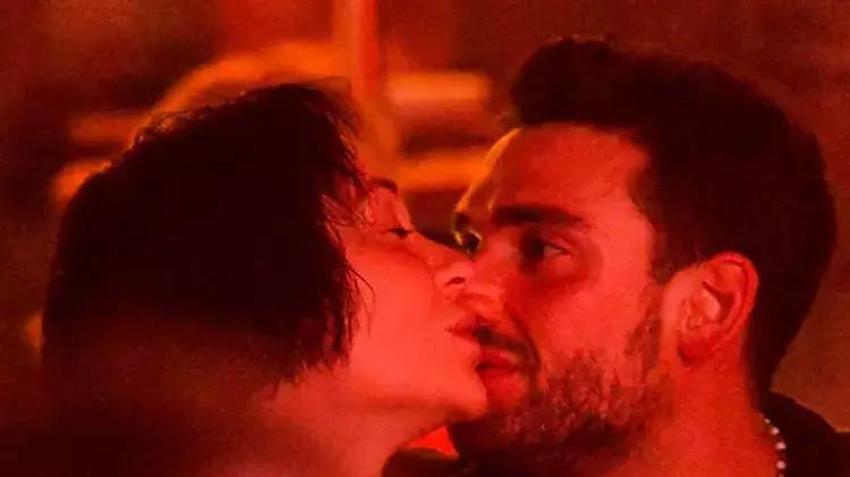 Yılmaz Kunt ile Alya Şahinler dudak dudağa! Bodrum'da aşkları böyle görüntülendi