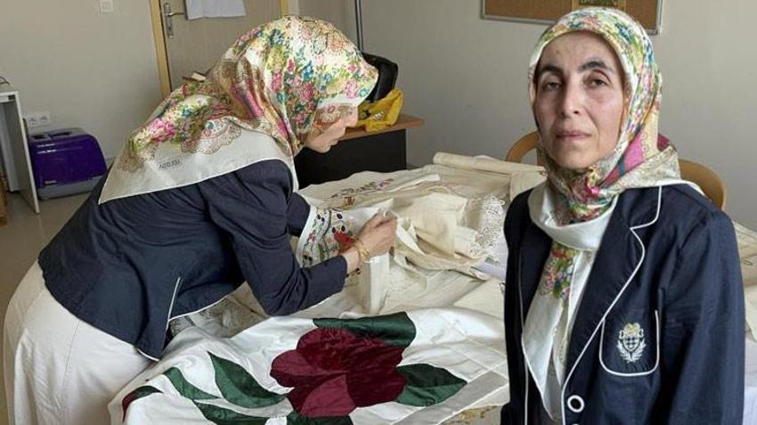 Düzce'de "Kızlar okumaz" denildi, başörtüsü yasağıyla savaştı: Azmini ipeğe işledi