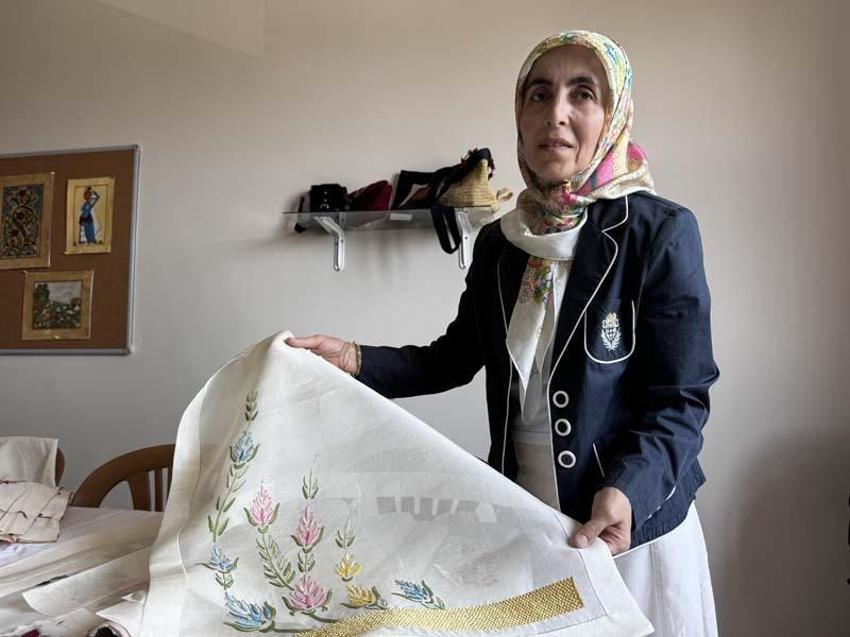 Düzce'de "Kızlar okumaz" denildi, başörtüsü yasağıyla savaştı: Azmini ipeğe işledi