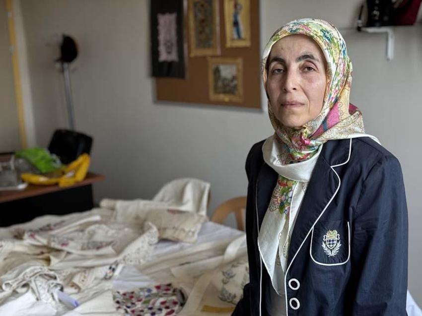 Düzce'de "Kızlar okumaz" denildi, başörtüsü yasağıyla savaştı: Azmini ipeğe işledi