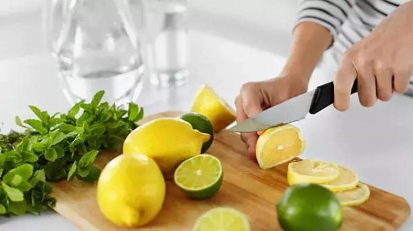 Limon suyunu kaynatıp içince bu dert bitiyor; Limonu olanlar dolaptan çıkarıp hemen denesin