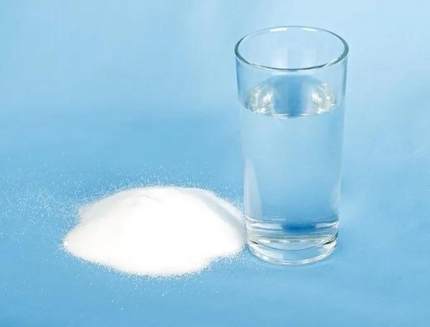 Duşakabin camlarını tek dokunuşta pırıl pırıl yapıyor! Bu iki malzemeyi hiç kullanmadınız