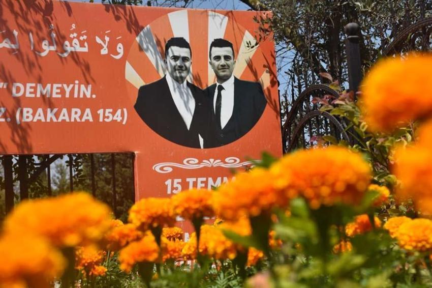 Hayatları beraber geçmişti, 15 Temmuz'da birlikte şehit oldular! Adanalı ikiz polislerin acısı dinmiyor