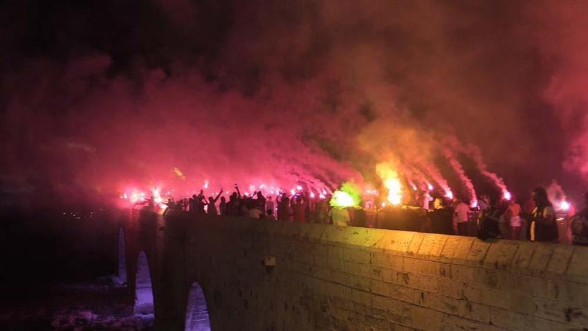 Adana'da sokakları meşalelerle tribüne çevirdiler! "Dünya Adanasporlular Günü" böyle kutlandı