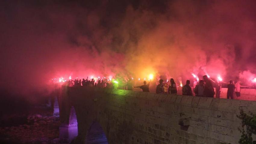 Adana'da sokakları meşalelerle tribüne çevirdiler! "Dünya Adanasporlular Günü" böyle kutlandı