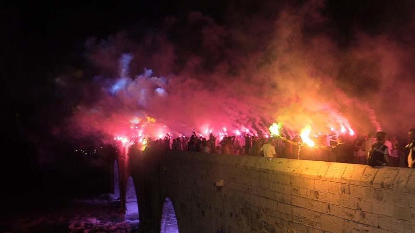 Adana'da sokakları meşalelerle tribüne çevirdiler! "Dünya Adanasporlular Günü" böyle kutlandı