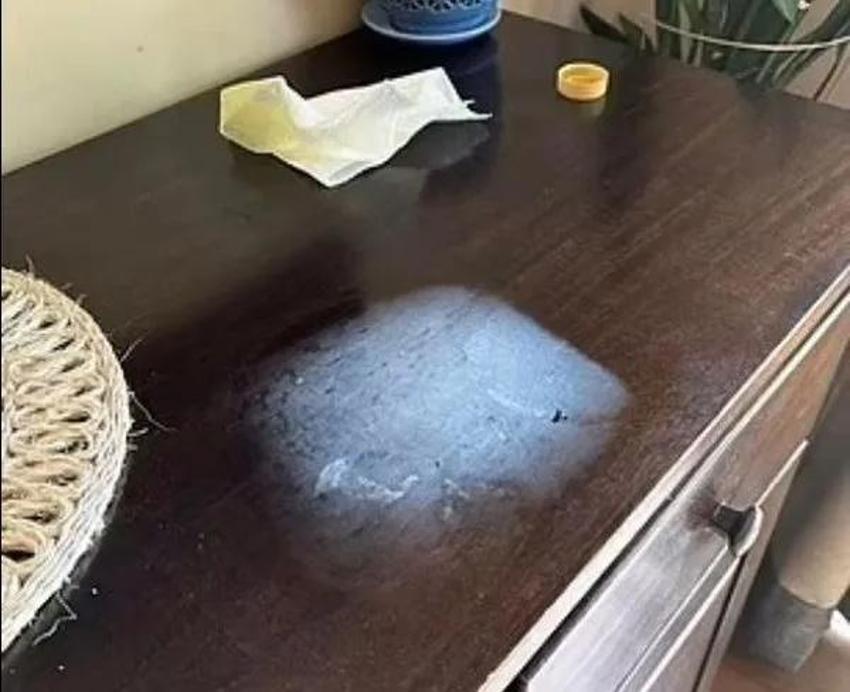 Bu ipucu binlerce yorum aldı! Ahşapta tek hamlede leke bırakmıyor