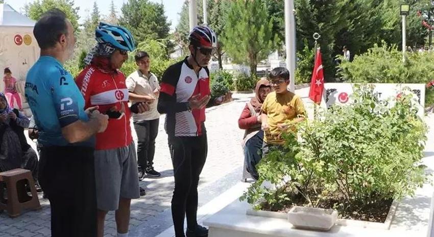 Şehit Astsubay Ömer Halisdemir’in kabri ziyaretçi akınına uğruyor!