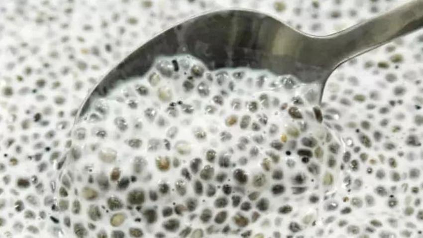 Beyaz saçlar için eczane aratmayan tüyo; İbrahim Saraçoğlu 2 bitkiyle çözümü sundu! Saçları tek renk yapıp, beyazları yok ediyor