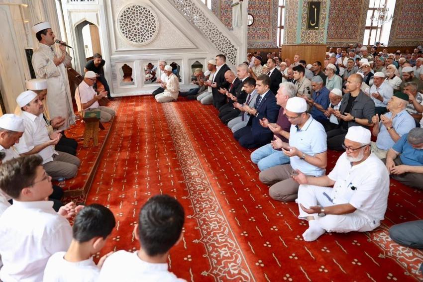 15 Temmuz: Milletin Zaferi... 81 ilde yüz binler şehirleri dualarla andı