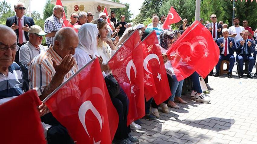 15 Temmuz: Milletin Zaferi... 81 ilde yüz binler şehirleri dualarla andı