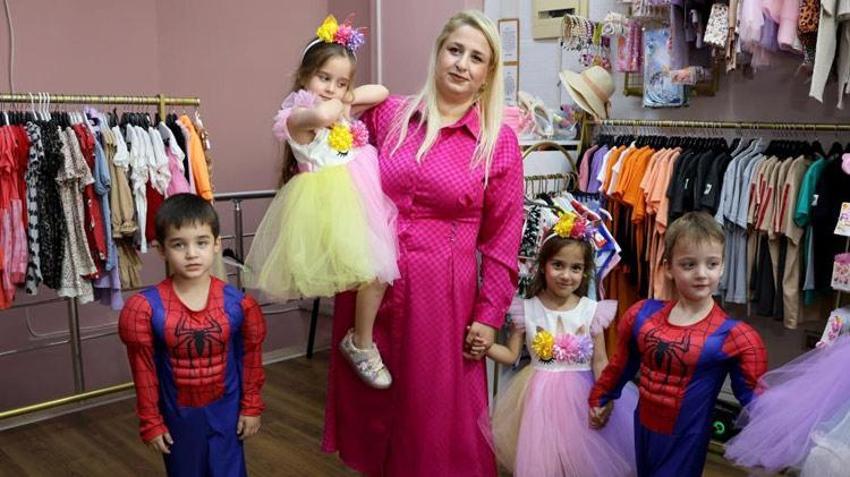 Adana'da dördüzlerine kıyafet yetiştiremeyince patron oldu!
