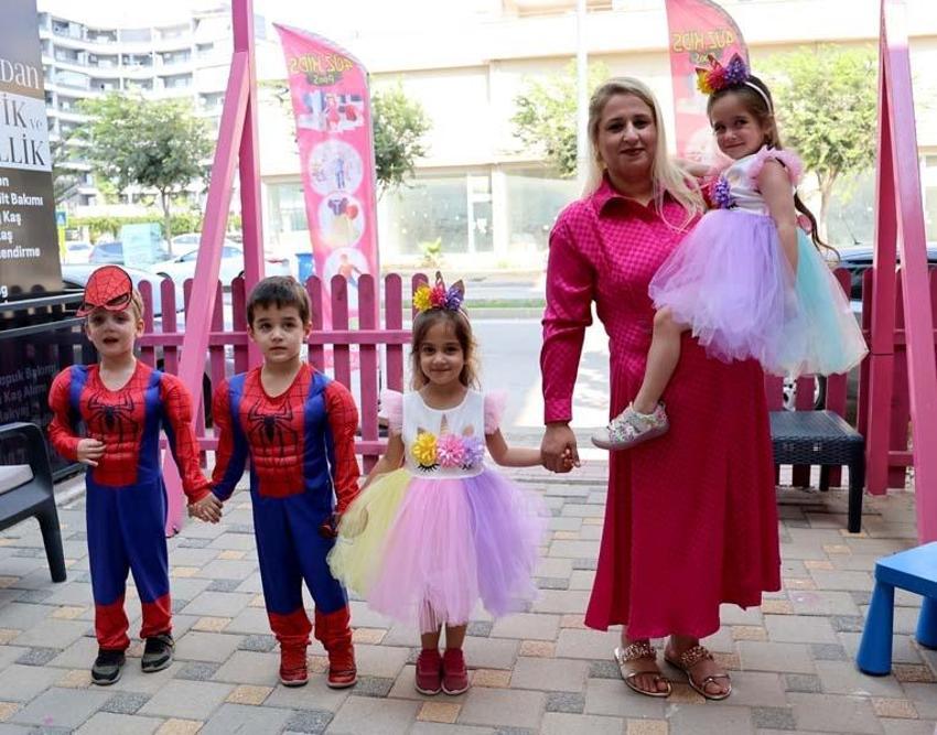 Adana'da dördüzlerine kıyafet yetiştiremeyince patron oldu!