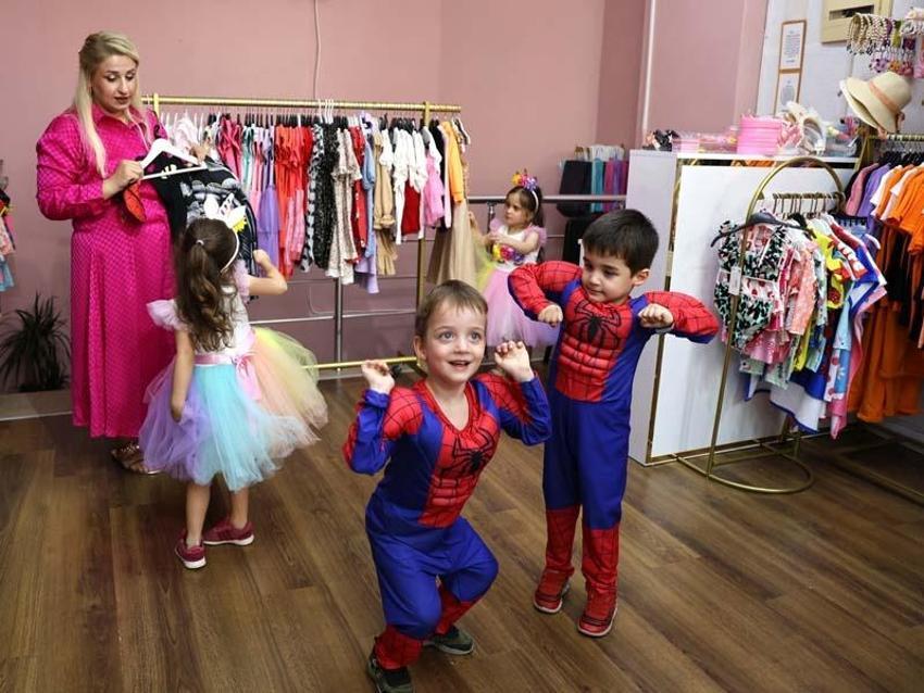 Adana'da dördüzlerine kıyafet yetiştiremeyince patron oldu!