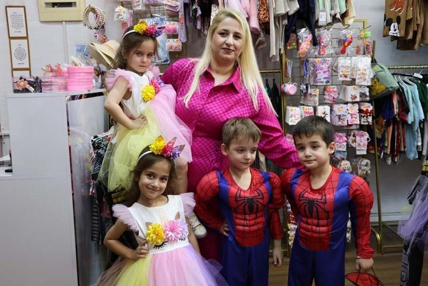 Adana'da dördüzlerine kıyafet yetiştiremeyince patron oldu!