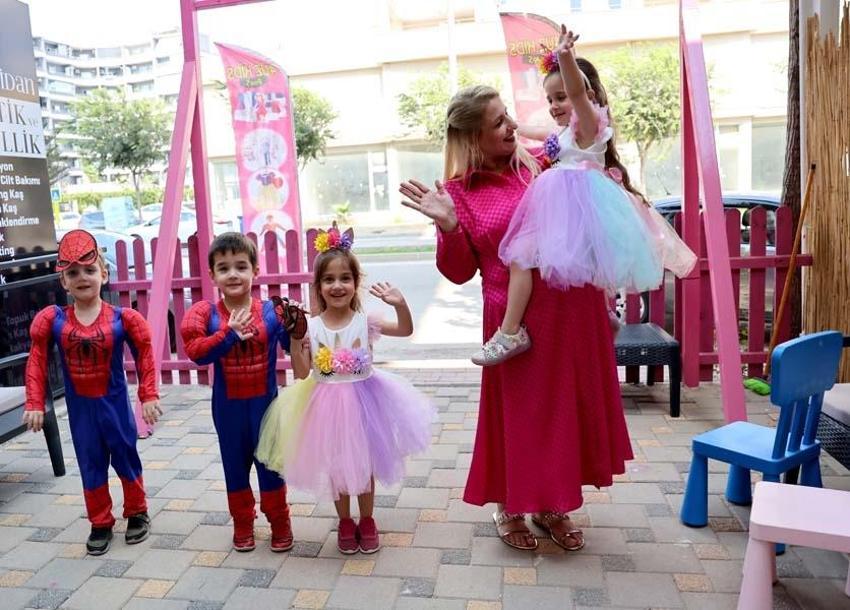 Adana'da dördüzlerine kıyafet yetiştiremeyince patron oldu!