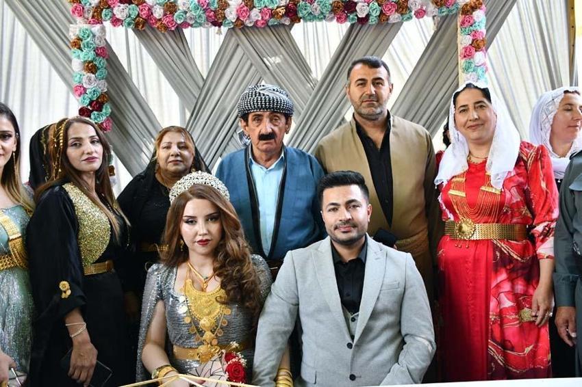 Şırnak'ta misafirlerin oluşturduğu halay metrelerce uzadı! Düğünde takılan altın ve dövizler ise dudakları uçuklattı