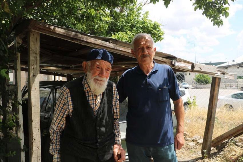 Sivas'ta 98'lik delikanlı 48 yaşındaki otomobilini garajında saklıyor! Ölmeden önceyse tek bir dileği var