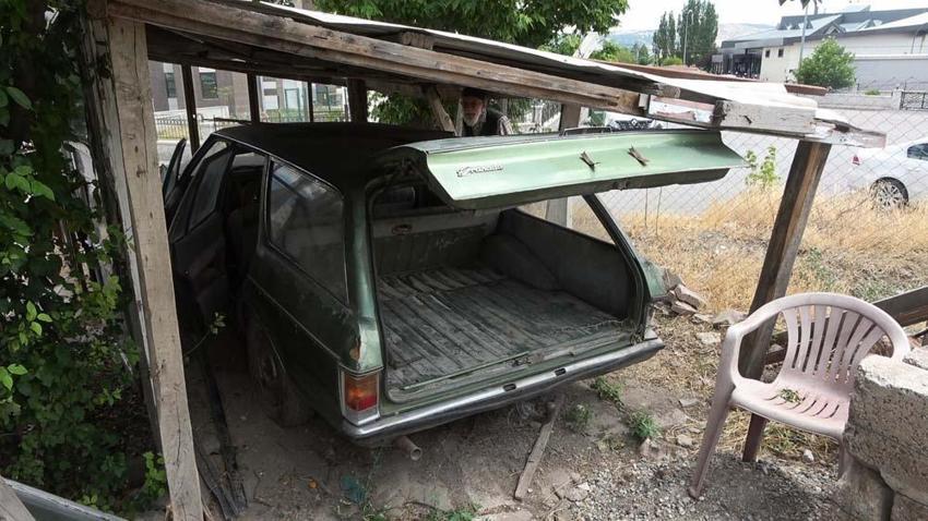 Sivas'ta 98'lik delikanlı 48 yaşındaki otomobilini garajında saklıyor! Ölmeden önceyse tek bir dileği var