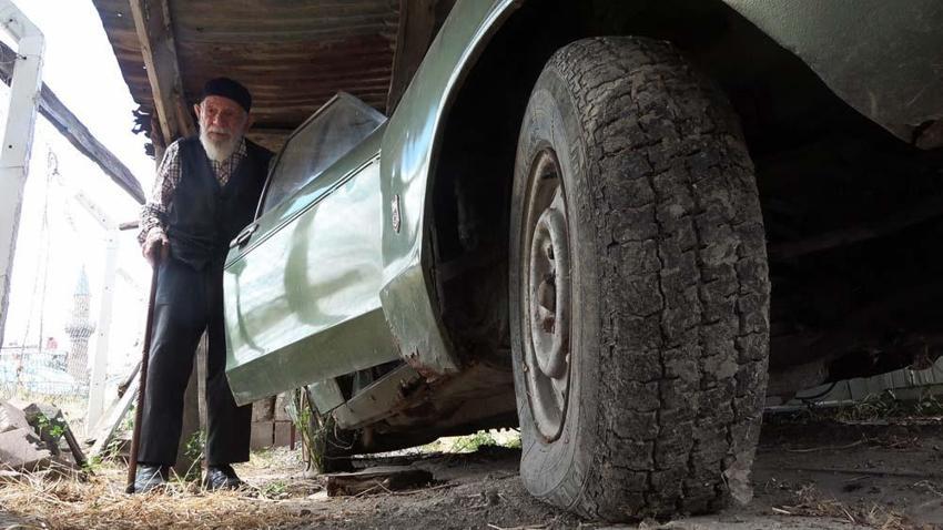 Sivas'ta 98'lik delikanlı 48 yaşındaki otomobilini garajında saklıyor! Ölmeden önceyse tek bir dileği var