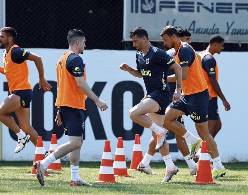 Cenk Tosun geldi Dzeko'ya yol göründü! Eşi Hırvatistan'a yerleşti, transferi bekliyor