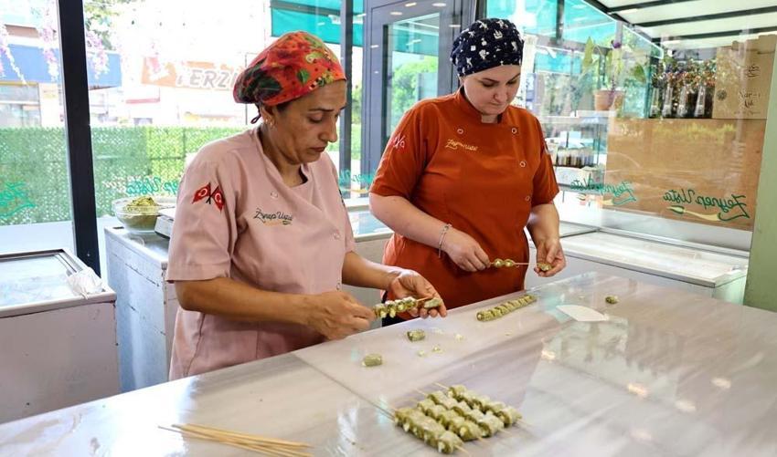 Adanalı girişimci 500 yıllık tatlıyı yeniden uyarladı! Vatandaşlar akın etti, oturacak yer kalmıyor