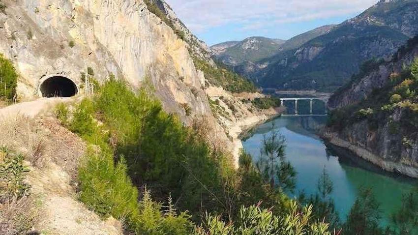 Adana'da doğa severlerin uğrak noktası Göksu Çayı doğal güzellikleri ile keşfedilmeyi bekliyor